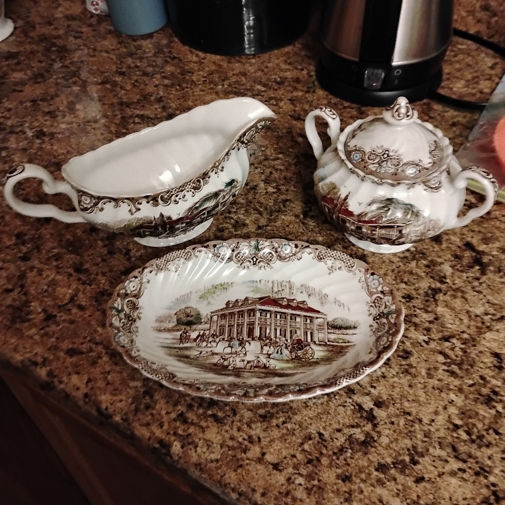 Vintage (1969-85) Johnson Brothers Heritage Hall 3 Item Service Pieces. PRISTINE